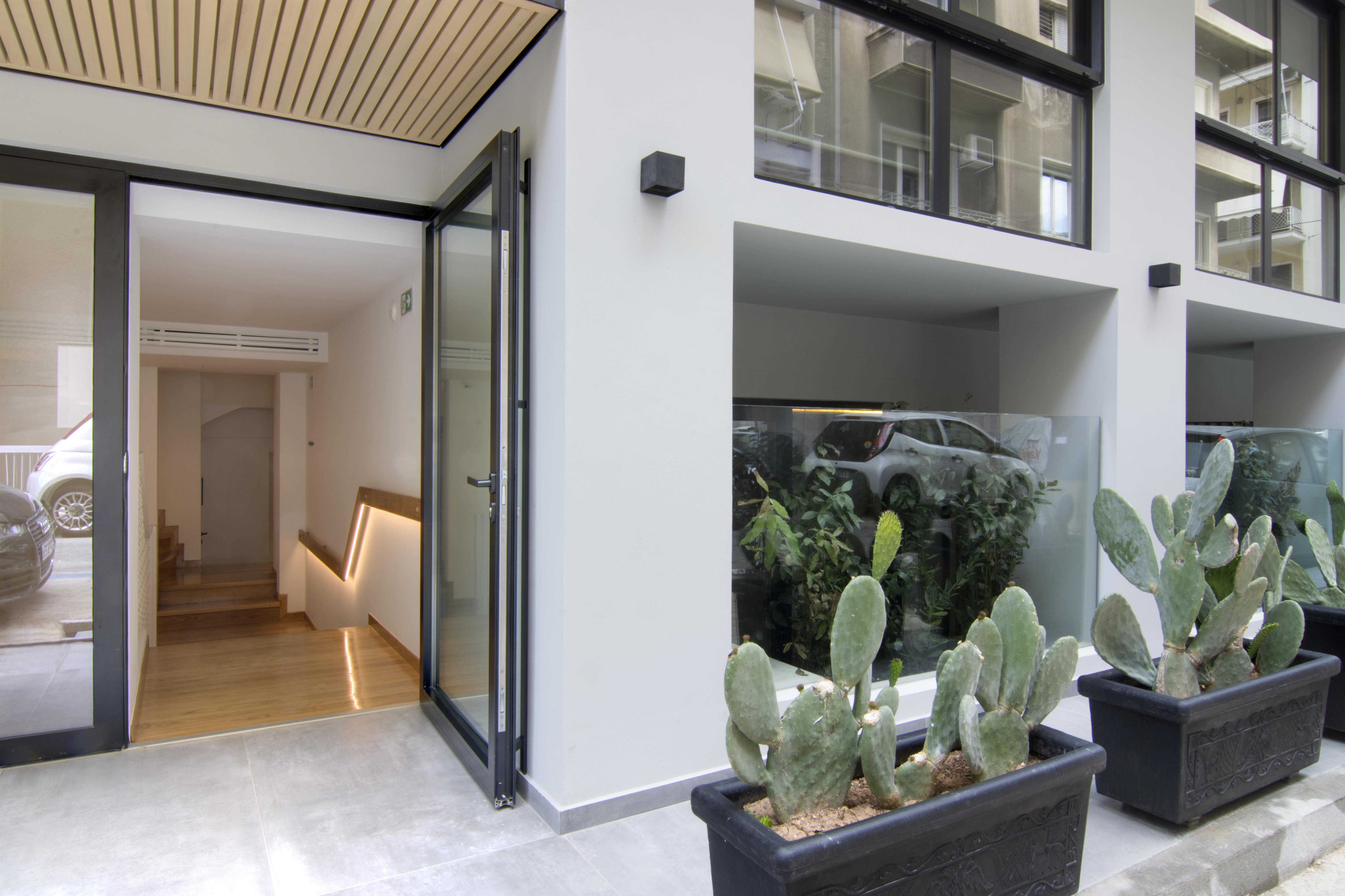 Coco-Mat Athens Jumelle Hotel Bagian luar foto The entrance of the house