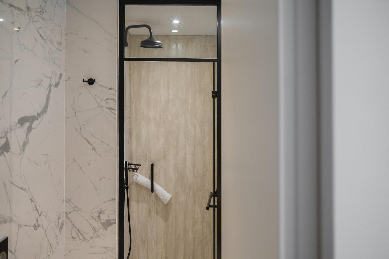 Coco-Mat Athens Jumelle Hotel Bagian luar foto A shower with a shower head