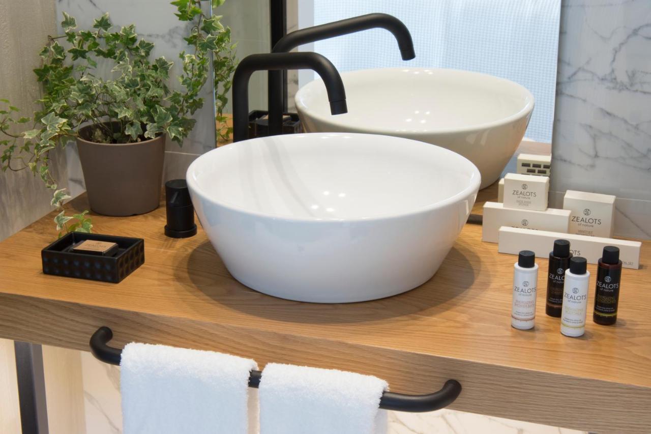 Coco-Mat Athens Jumelle Hotel Bagian luar foto Bathroom amenities